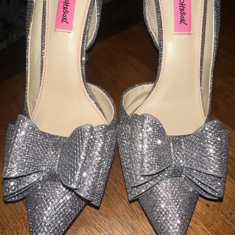 Prince Women's Sparkling Silver Bow Heels